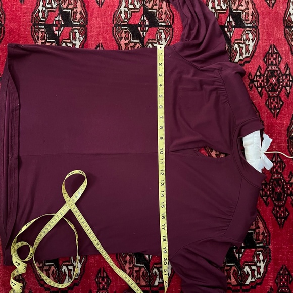 Amour Vert Long-Sleeved Blouse w/ Keyhole Neckline - Picture 10 of 16